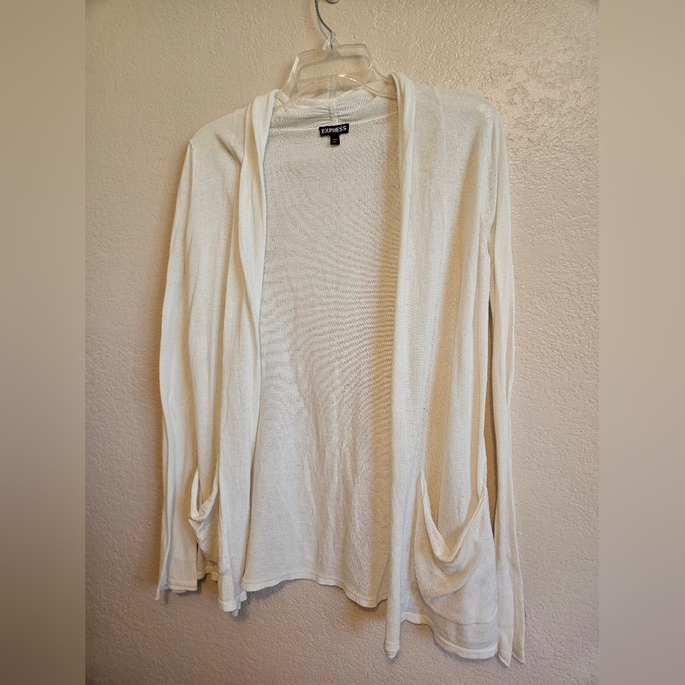 White cardigan with pockets